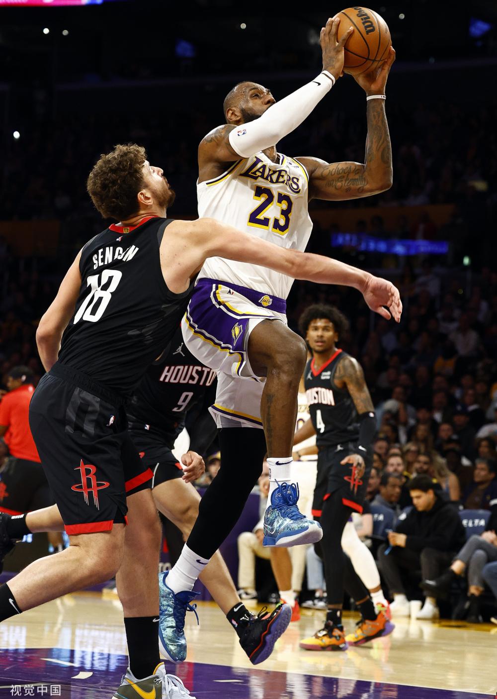 频频在关键 频频在关键